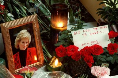 The death of Diana prompted an outpouring of national grief that senior royals initially seemed out of step with