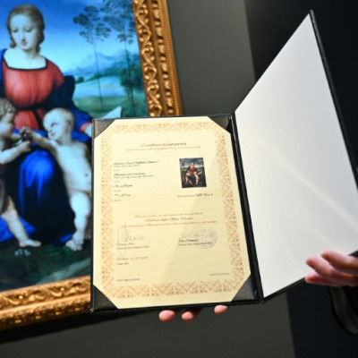 An Italian project to digitise works by masters such as Raphael has hit problems