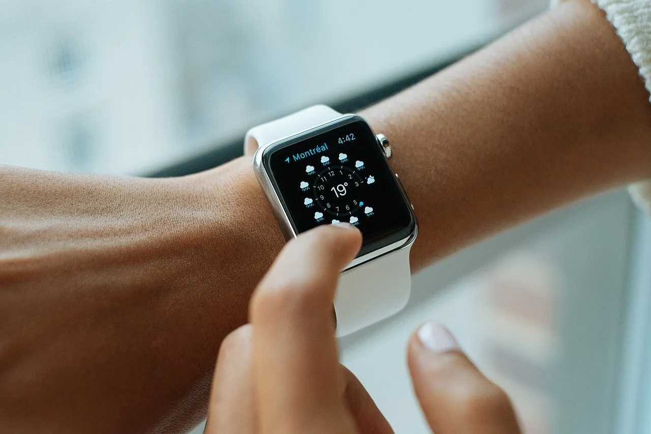 Apple Watch 8 release date, price, specs, features, more details - Vimarsana News