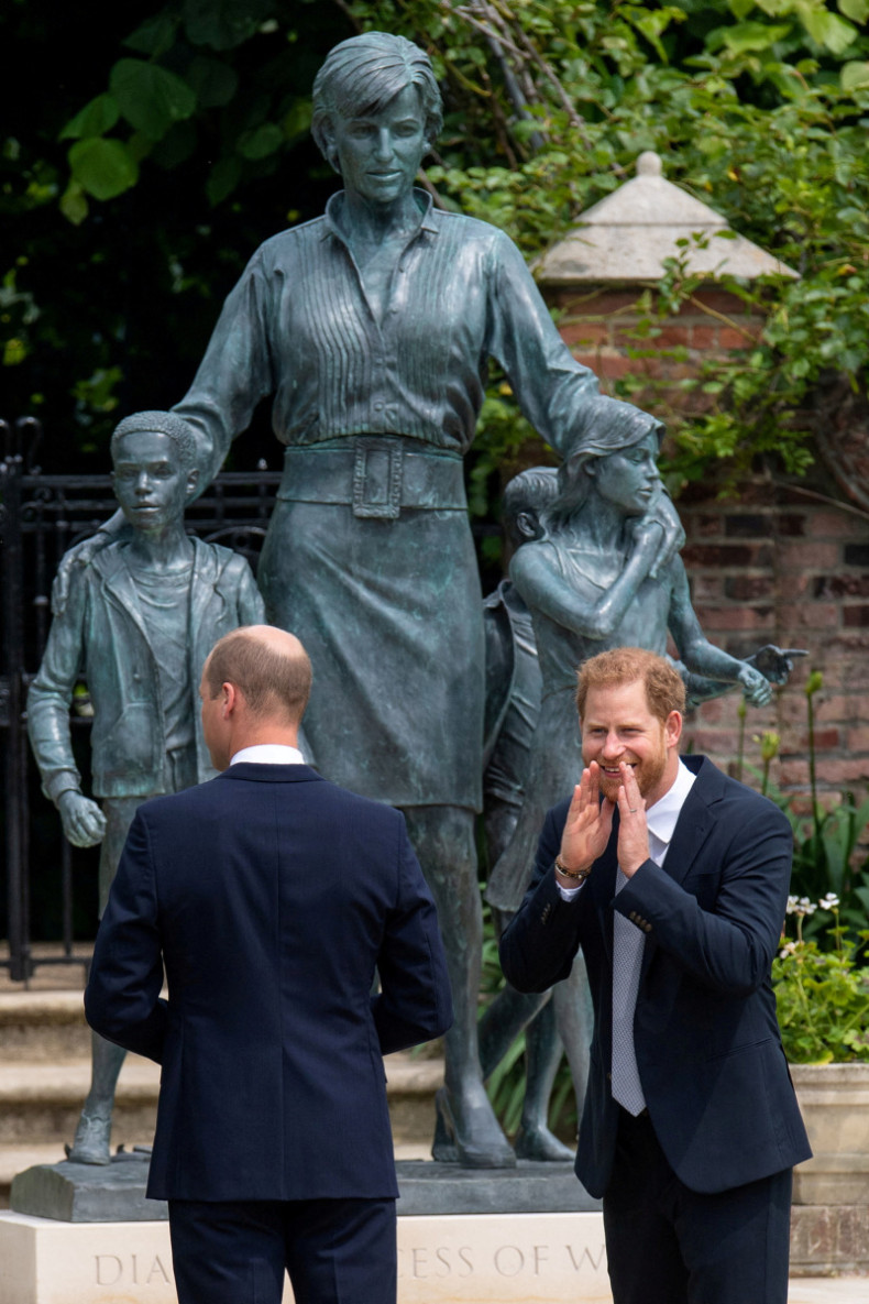 La statue de la princesse Diana britannique est dévoilée à Londres