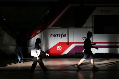 Spain to provide free transport scheme to reduce living costs