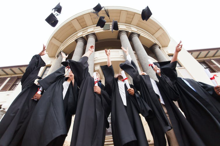  Increased fees might put poorer students off going to university.