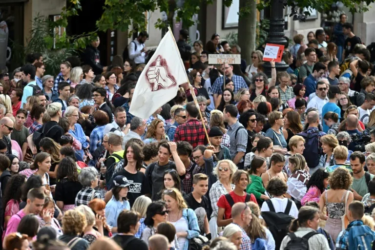 Thousands of Hungarians demonstrate for teacher payhikes - Vimarsana News