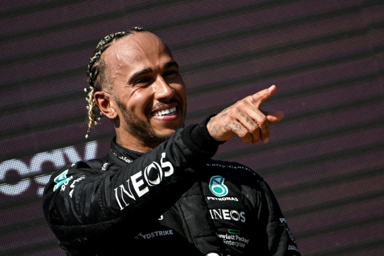 Lewis Hamilton makes 'Keeping