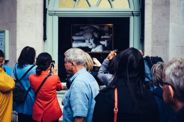  Tourists outside Fortnum & Mason on Piccadilly.