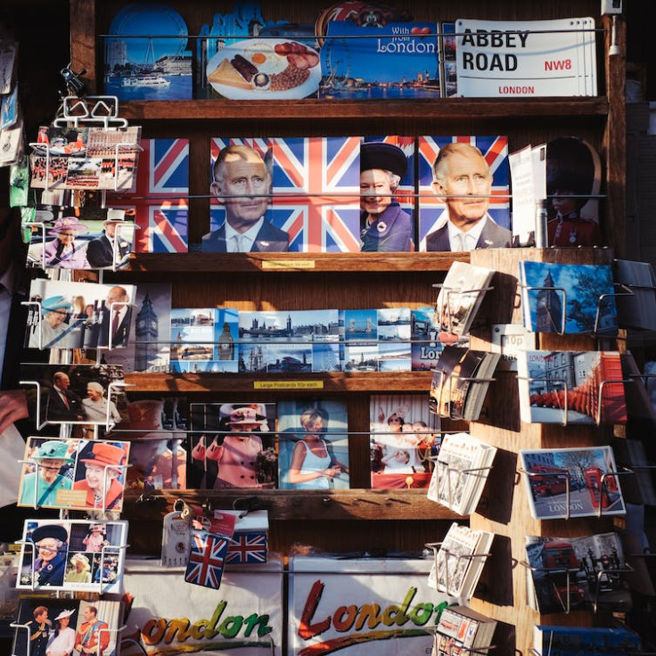  A souvenir kiosk by Westminster Bridge.