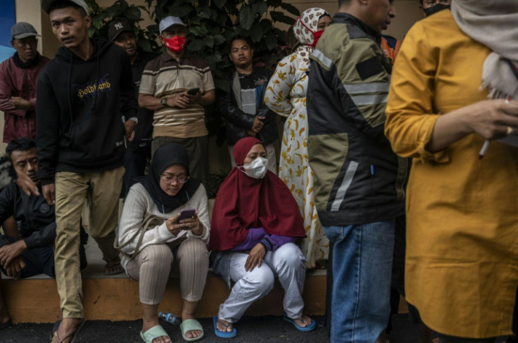 As night fell, the hustle and bustle at the hospital died down. Relatives laid on mats and covered up with blankets to get some rest outside the facility
