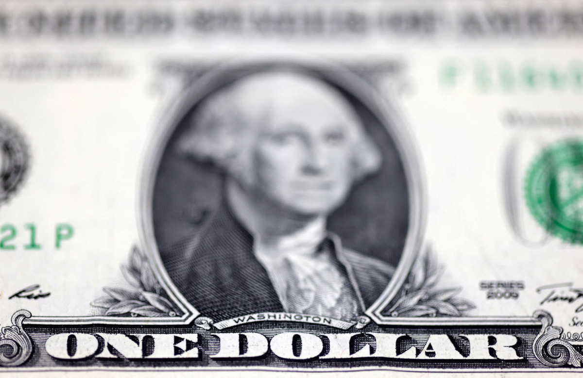 Le dollar grimpe comme cas pour les entreprises américaines qui haussent les taux