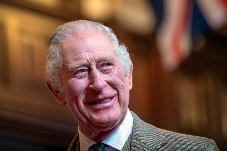 Le roi Charles III étourdit le public avec son image sur une photo d’anniversaire