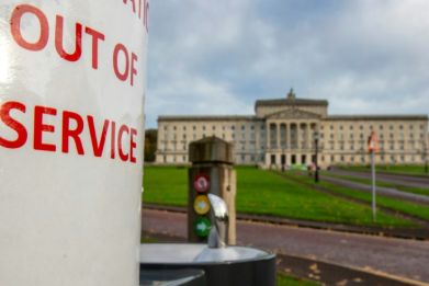 The Northern Ireland assembly in Belfast has been hit by a walk-out by the biggest pro-UK party