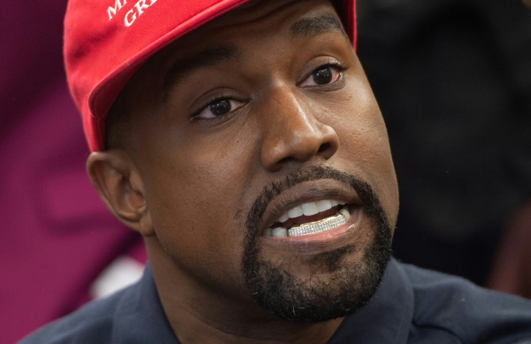 Kanye West s’empare du téléphone d’un journaliste lors d’une rencontre houleuse