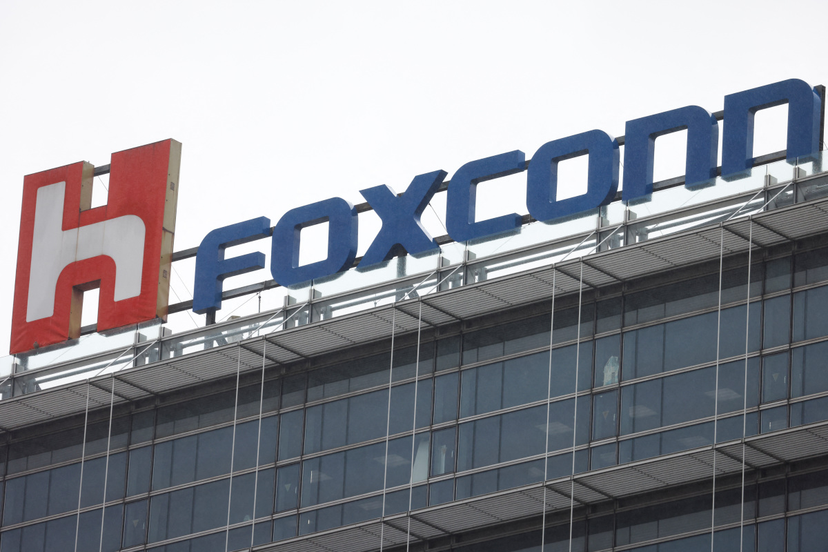 Foxconn Expects COVID-hit China Plant Back To Full Output In Late ...