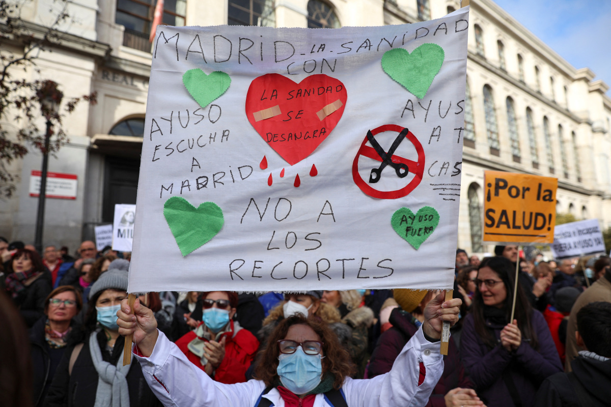 tens-of-thousands-of-spanish-health-workers-protest-for-better-future