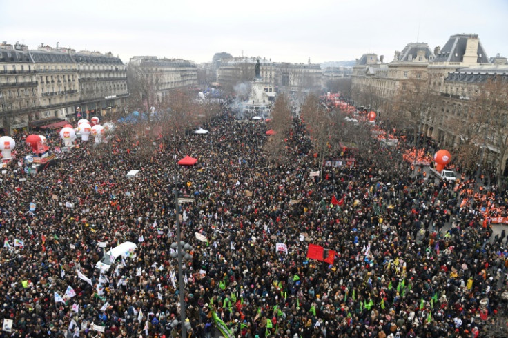 The size of demonstrations suprised the government