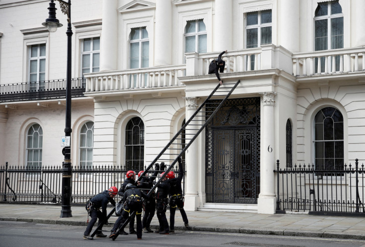 Squatters occupy mansion reportedly belonging to Russian oligarch, in London