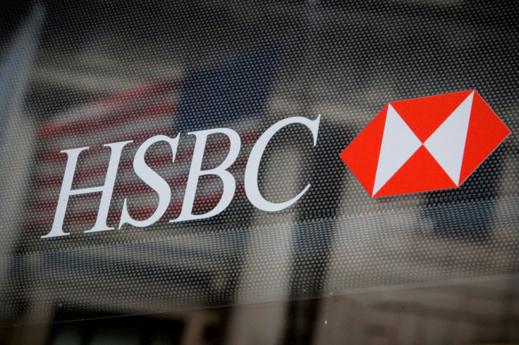 ビジネス情報 ニューヨークの金融街にある支店の銀行には、HSBCのロゴが見える