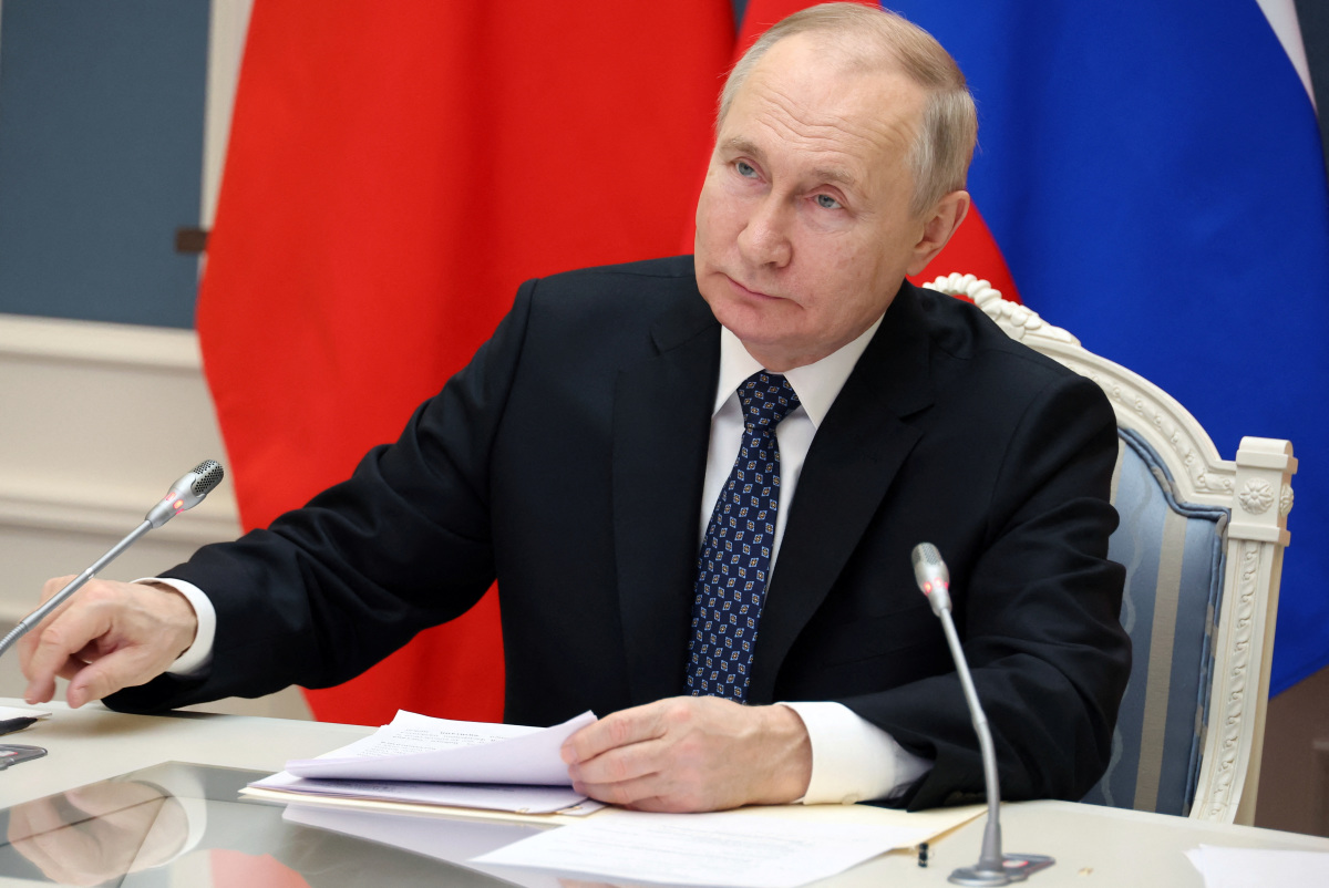 Le ministre des Affaires étrangères annonce 25 nouvelles sanctions visant l’accès de Poutine à l’équipement militaire étranger