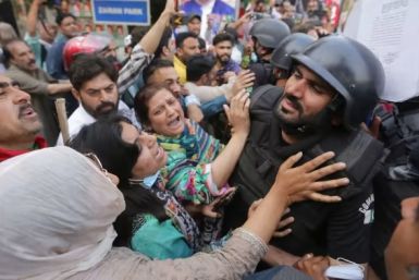 PTI supporters clash with police in Pakistan