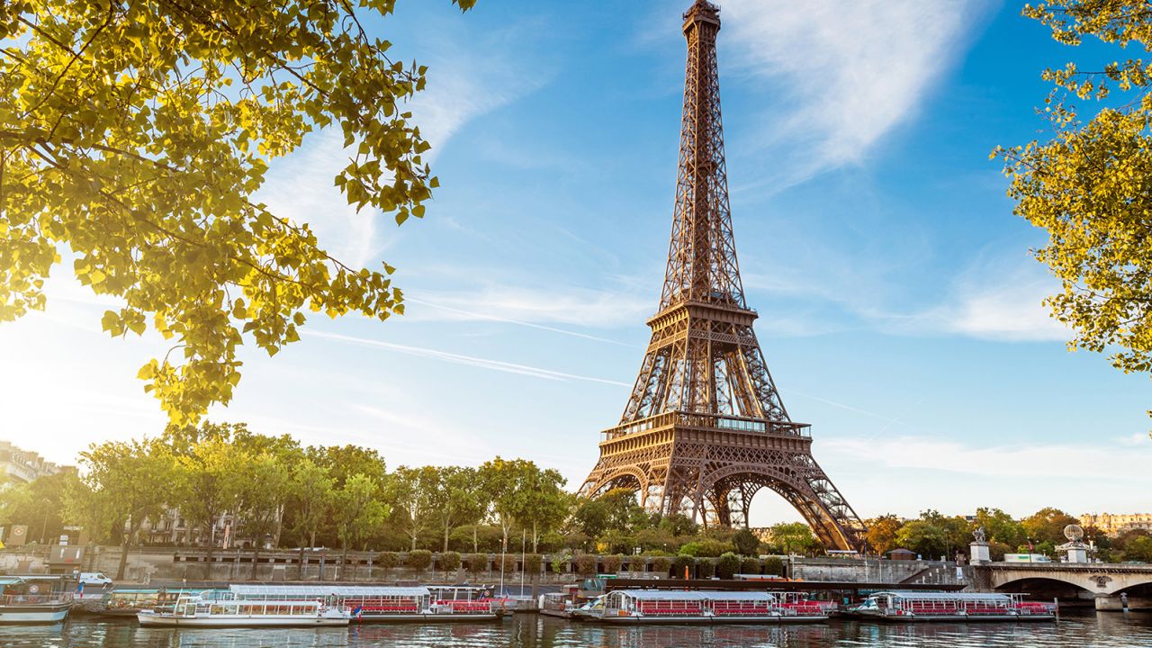Avertissement urgent de voyage pour les touristes alors que la menace en France atteint le « plus haut niveau »
