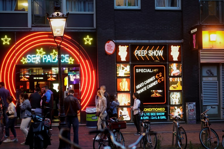 Amsterdam cible les Britanniques tapageurs avec une campagne “Restez à l’écart”