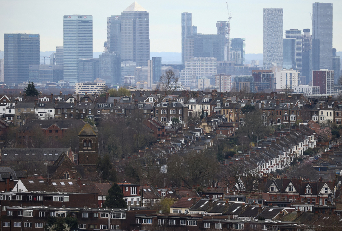 uk-house-building-falls-by-most-since-2020-as-interest-rates-bite-pmi