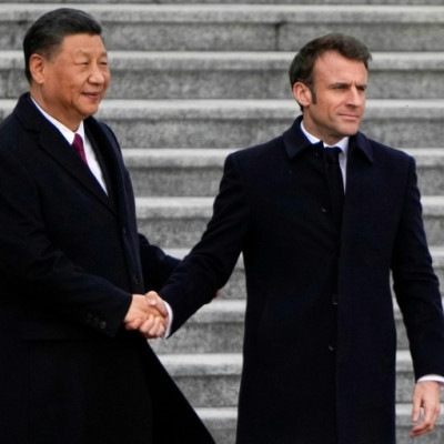 French President Emmanuel Macron (R) met Chinese leader Xi Jinping during a three-day state visit last week