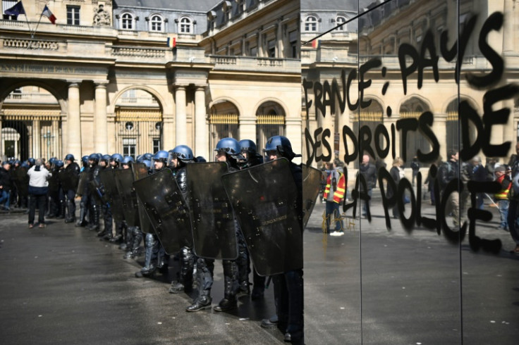 Police have banned any demonstration around the Constitutional Council until Saturday morning