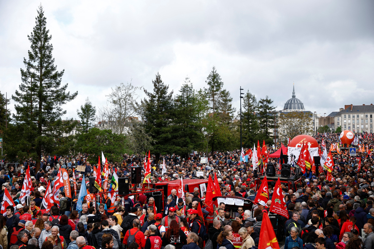 French Police Clash With Black Clad Anarchists During May Day Rallies Ibtimes Uk 