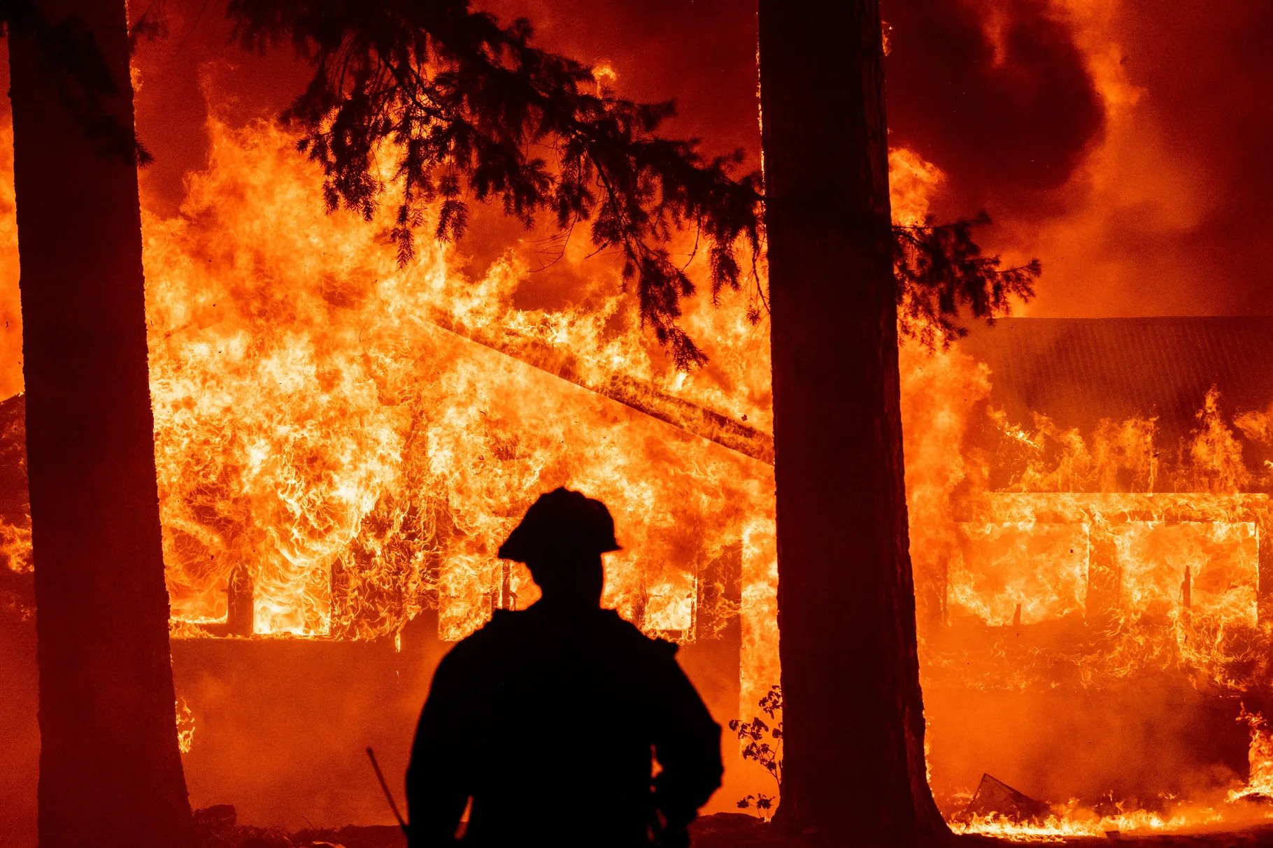 US Veteran’s ‘Cheap Purchase’ Saved His Home From LA Fires While Celebs Pay K/Hour For Private Fire Fighters