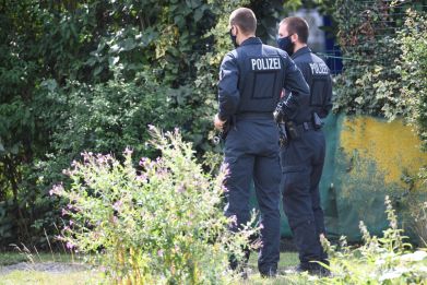 Police started digging in an allotment area near Hannover