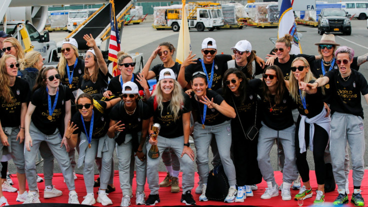 Women soccer players pose for a picture 