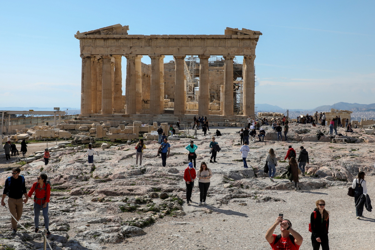 Les habitants se livrent à une « arnaque aux punaises de lit » à Athènes et menacent les touristes d’une amende de 427 £