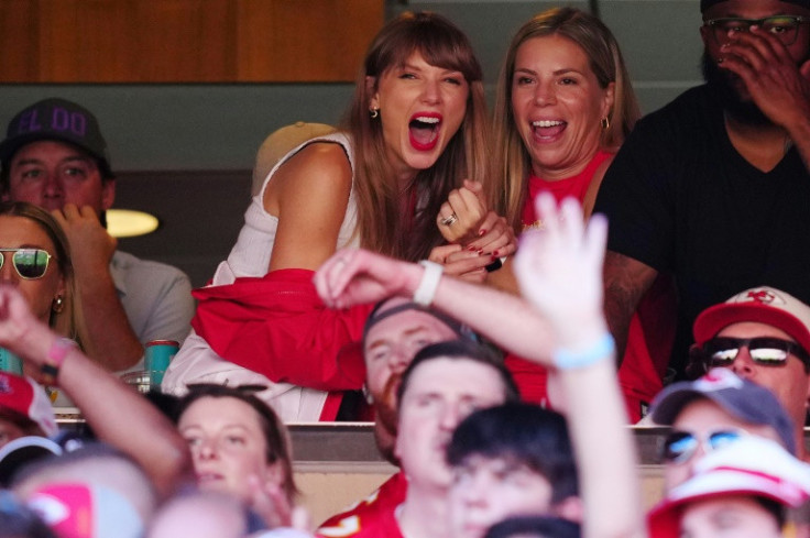 Taylor Swift cheers Kansas City Chiefs