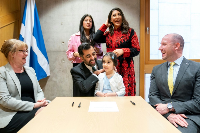 Le Premier ministre écossais Humza Yousaf retrouve sa belle-famille après leur retour de Gaza