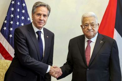 Palestinian president Mahmud Abbas (R) meets with US Secretary of State Antony Blinken in Amman