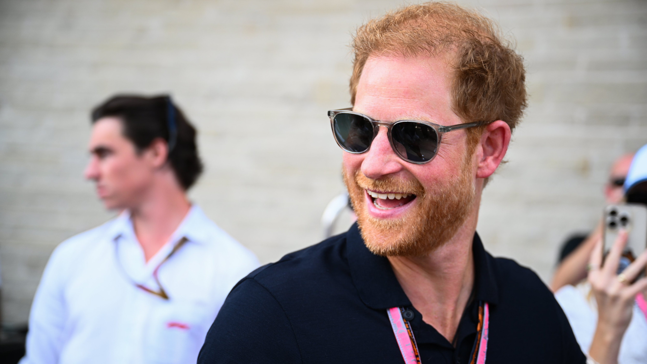 Le Prince Harry A Lair Détendu Moins Hanté Lors De Son Voyage En