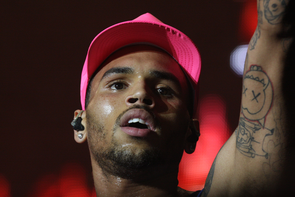 Chris Brown poursuivi en justice pour avoir prétendument battu un homme