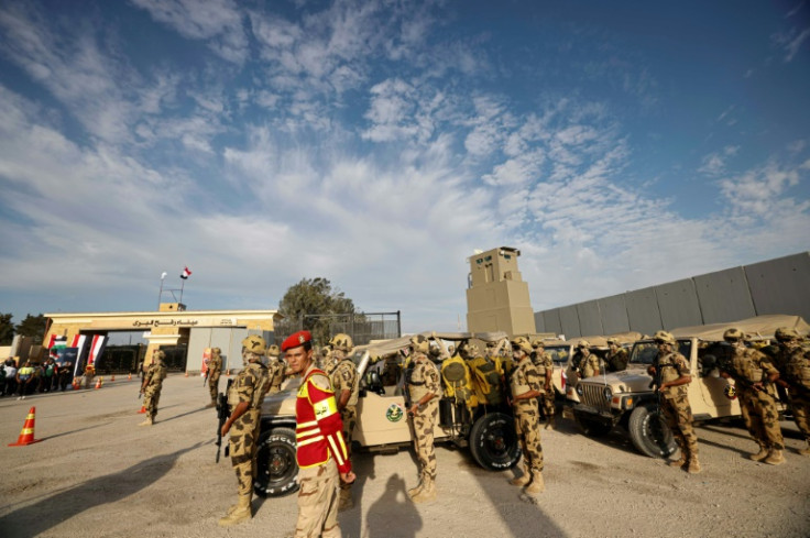 Egyptian soldiers stand guard during a visit by Prime Minister Mostafa Madbouli to the Rafah crossing border