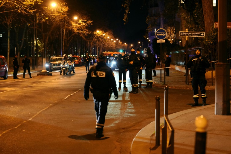 Un touriste allemand poignardé à mort lors d’une attaque “terroriste” à Paris