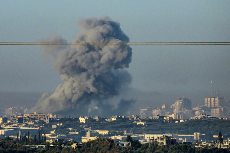 Israël bombarde Gaza alors que la pression monte pour protéger les civils