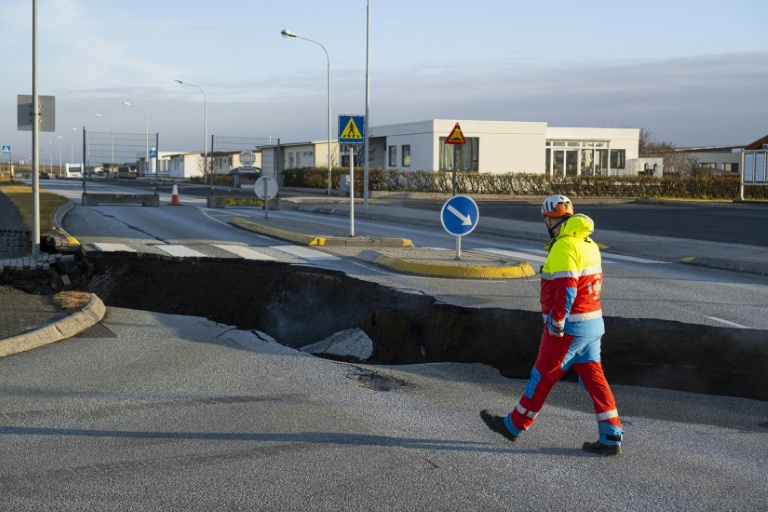 Environ 120 tremblements de terre signalés en Islande alors que les autorités se préparent à une éruption imminente