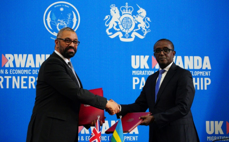 Braverman's successor James Cleverly (L) signed a treaty with Rwandan Foreign Minister Vincent Biruta (R) on Tuesday