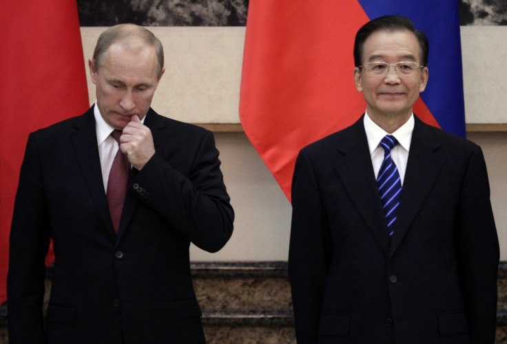 Russia&#039;s Prime Minister Vladimir Putin reacts as he and China&#039;s Premier Wen Jiabao attend a signing ceremony in Beijing