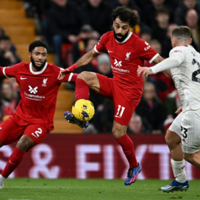 Manchester United held Liverpool to a 0-0 draw at Anfield