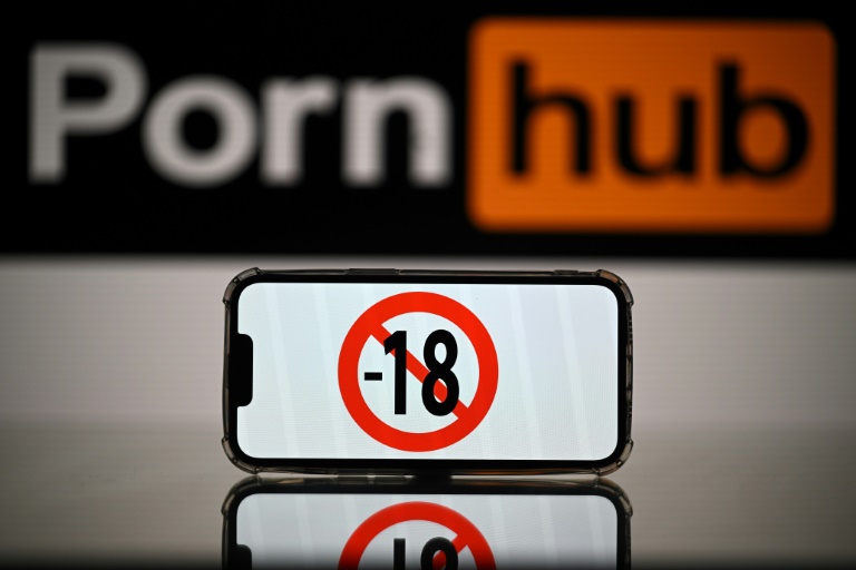 Pornhub scholl porn camera deals phone