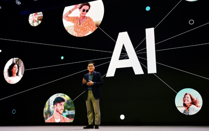 三星电子首席执行官 JH Han 在拉斯维加斯举行的 CES 新闻发布会上强调了人工智能的发展
