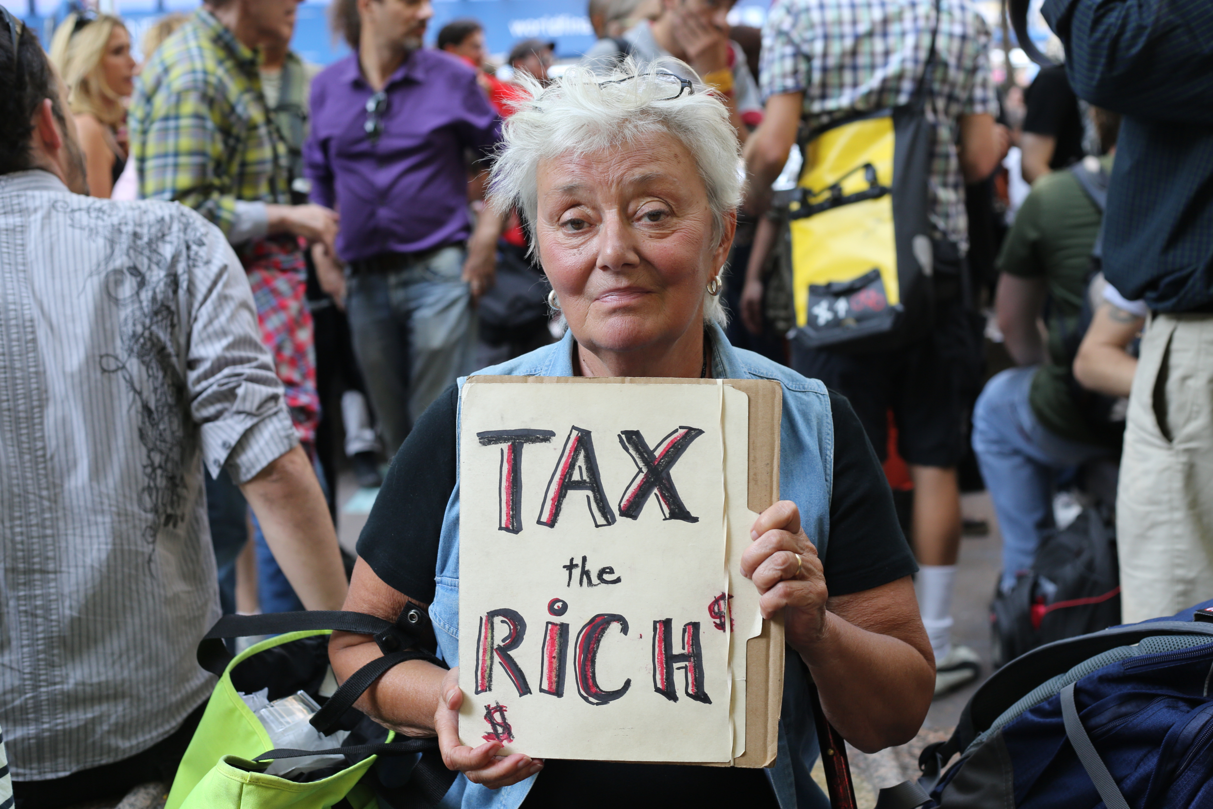 Plus de 250 personnes les plus riches du monde demandent aux hommes politiques de taxer leur fortune