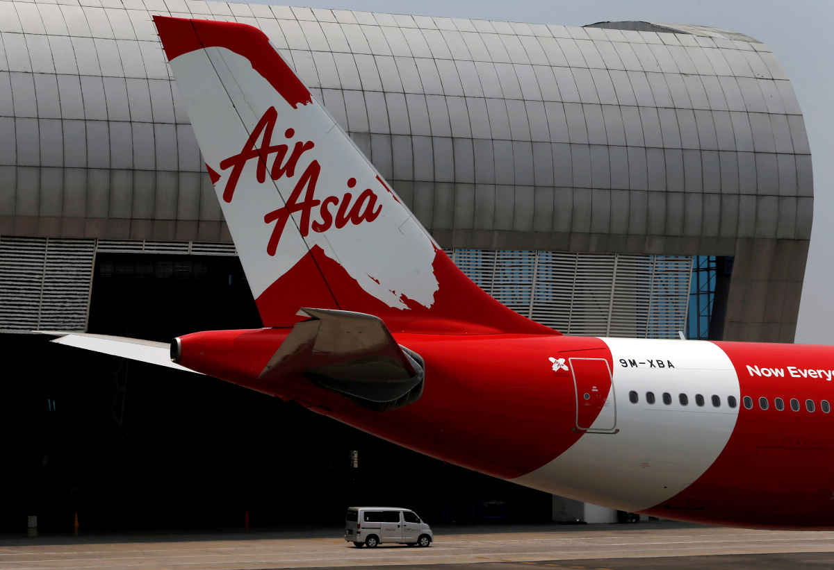 Chaos On Flight As Passengers Discover Live Snake In Overhead Luggage Cabin [Video]