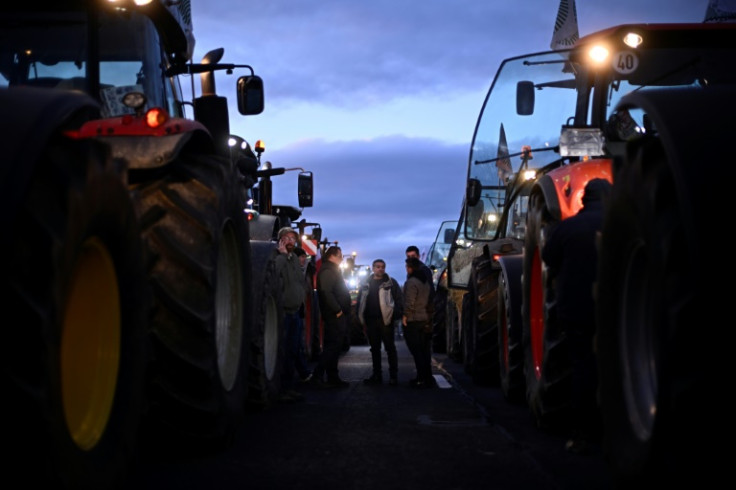 Farmers had over the last week set up roadblocks with tractors, hay bales and other agrarian equipment