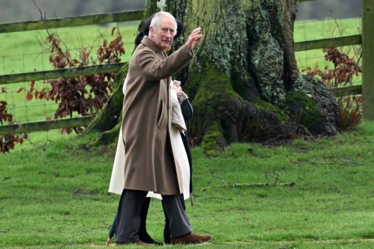 Le roi Charles III de bonne humeur lors de sa première apparition depuis l’interview télévisée du prince Harry